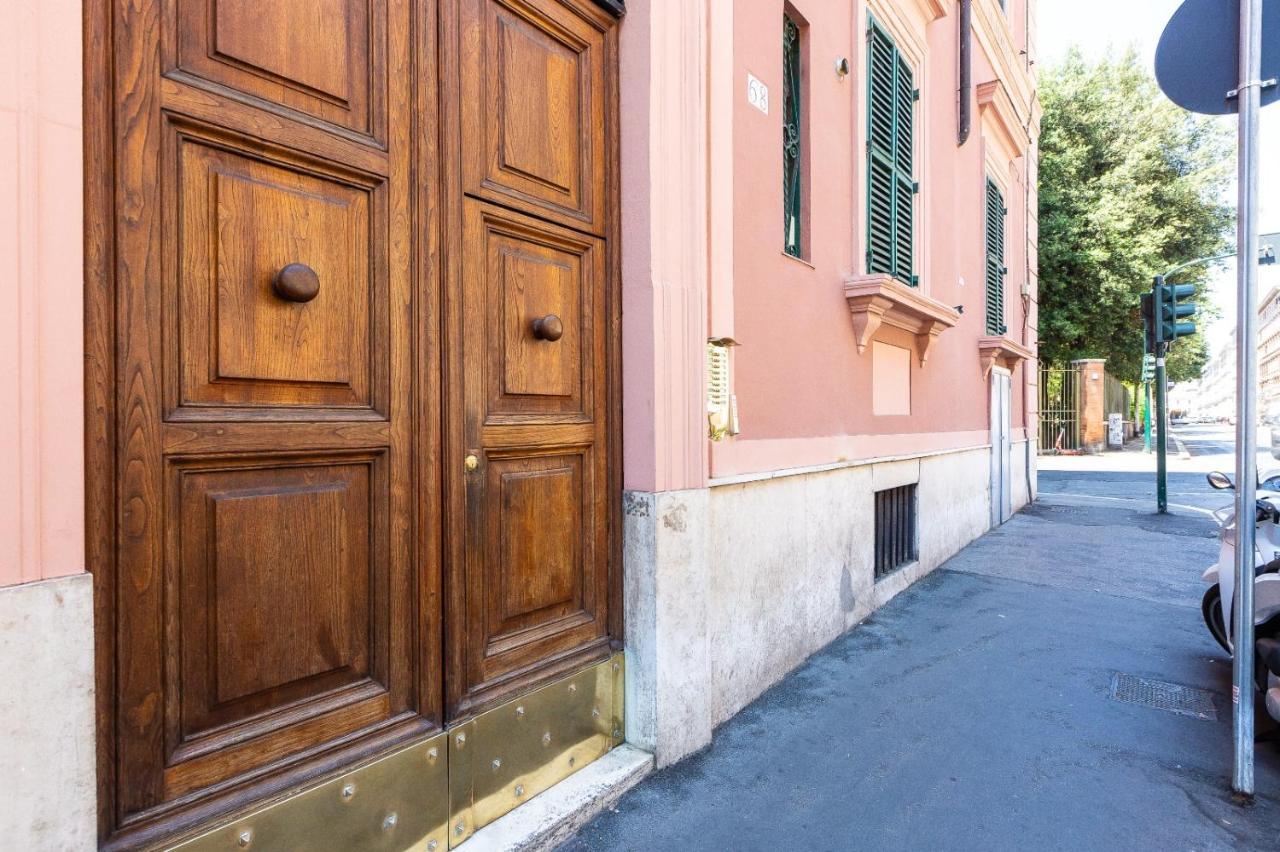Iron Cityaus Termini Rome Exterior photo