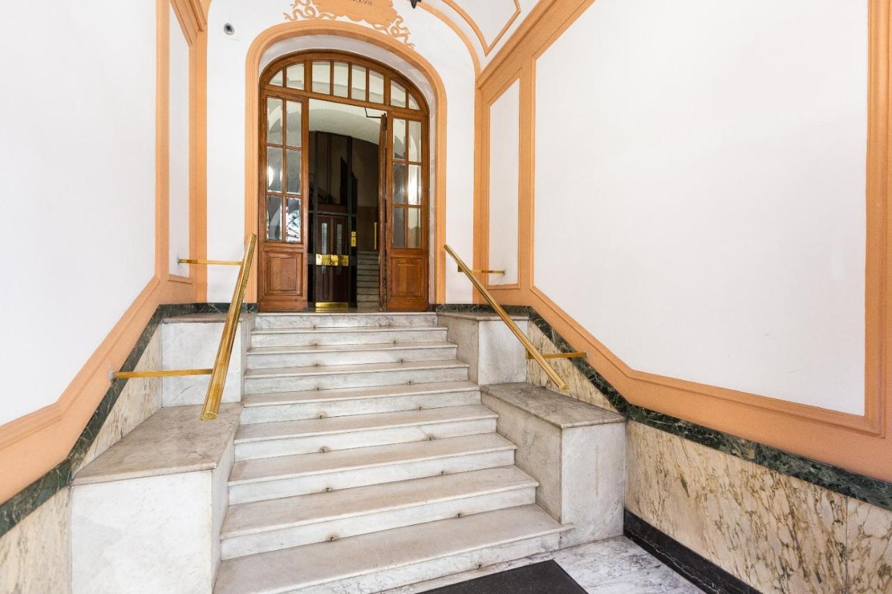 Iron Cityaus Termini Rome Exterior photo