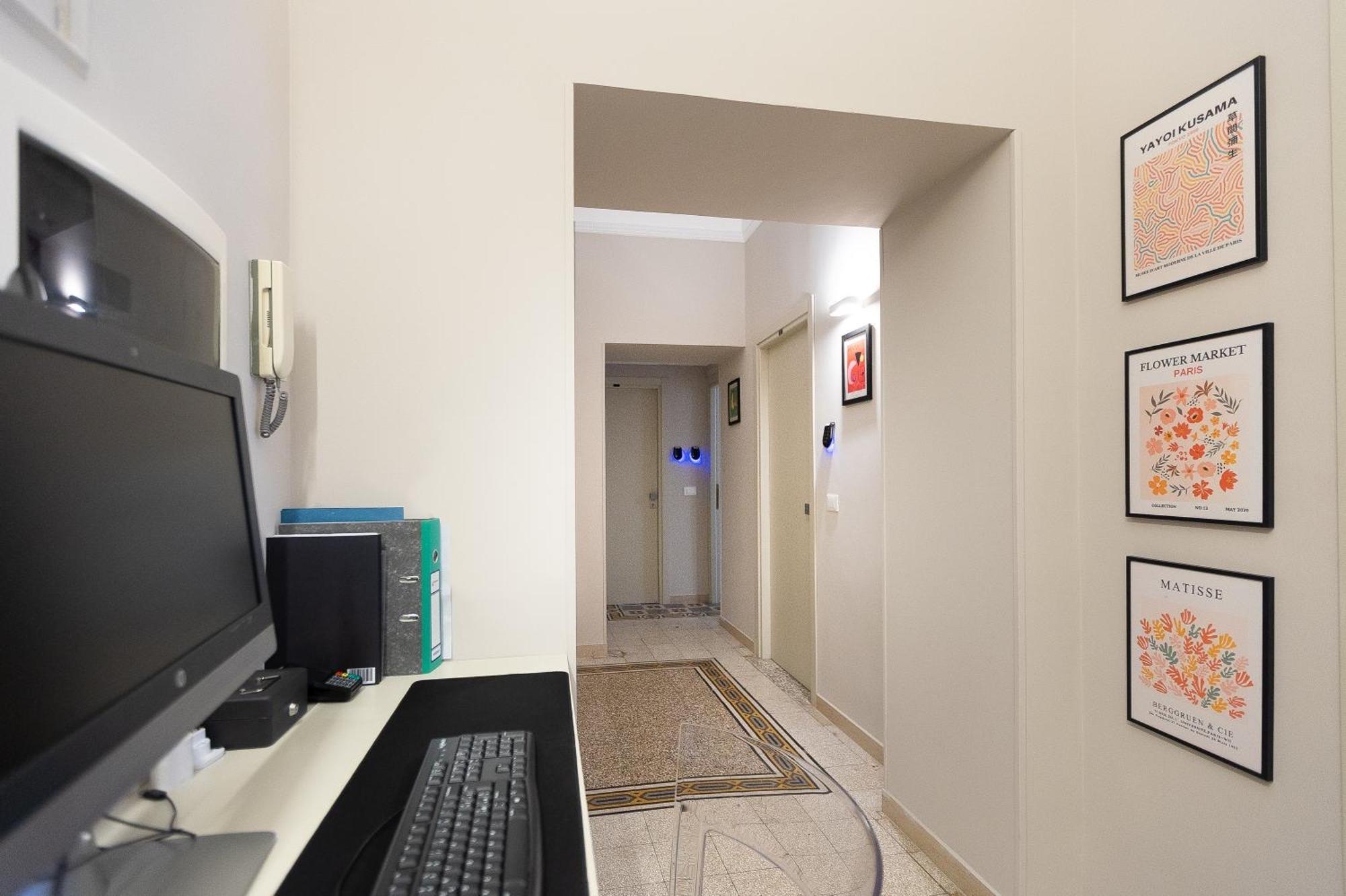 Iron Cityaus Termini Rome Exterior photo
