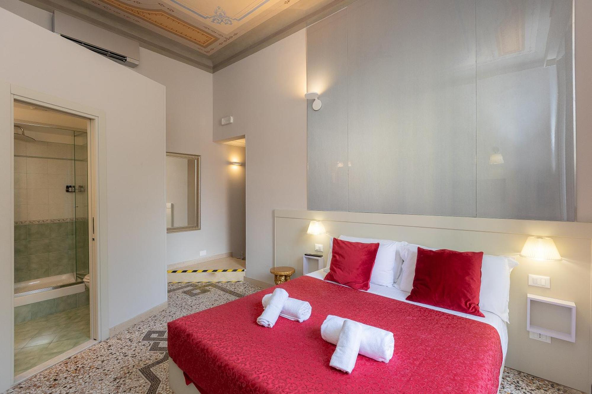 Iron Cityaus Termini Rome Exterior photo